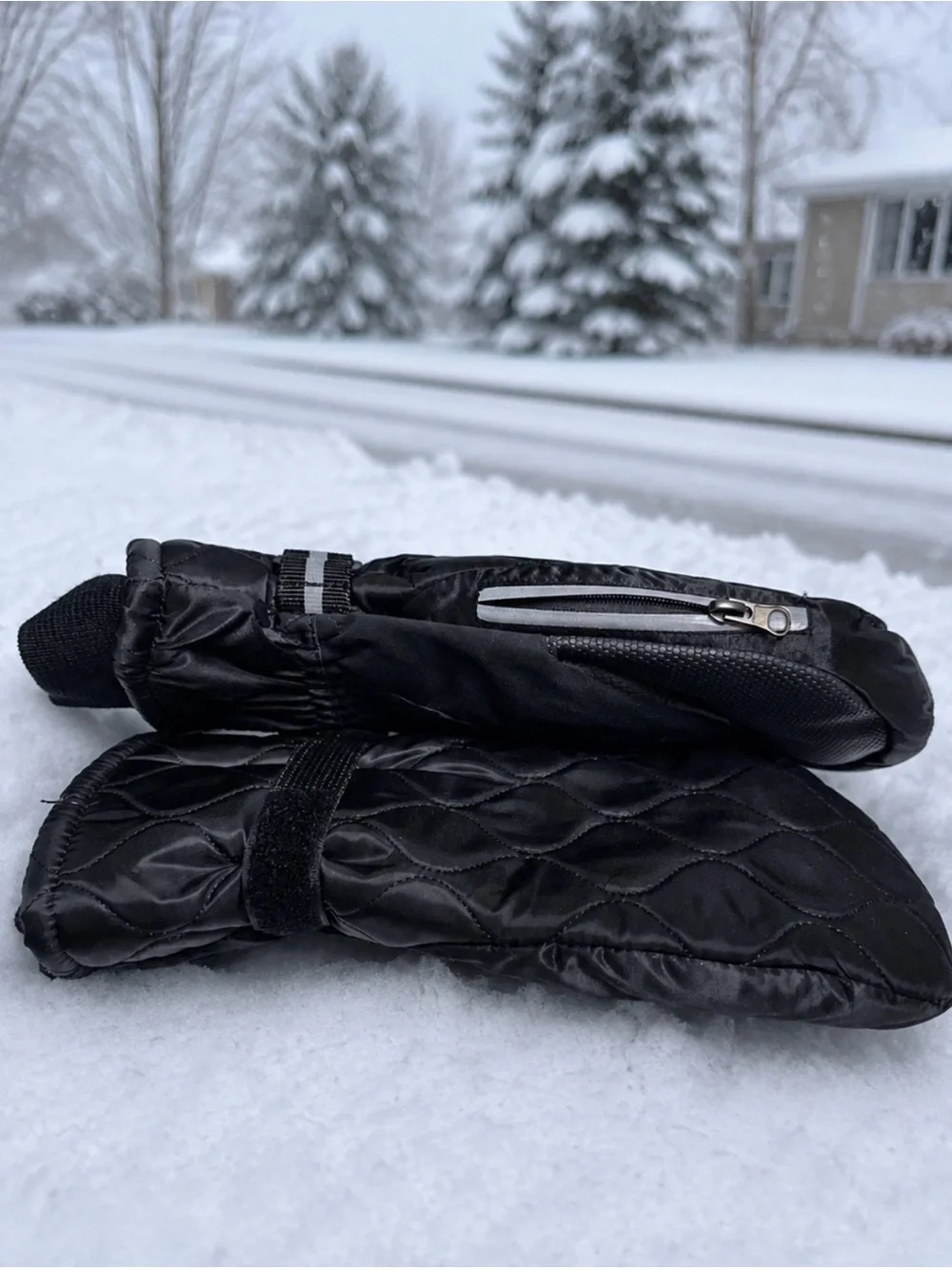 Swiss Tech Black Quilted Insulated Winter Gloves New Without Tags